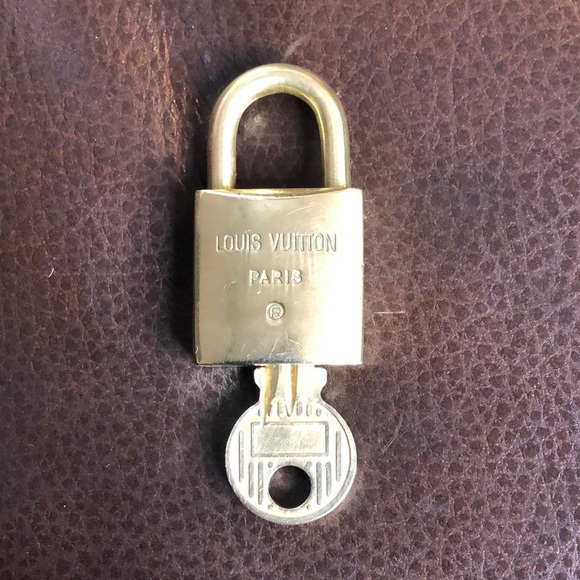 Vintage LV Louis Vuitton Padlock Lock & Key 202 - Picture 4 of 10
